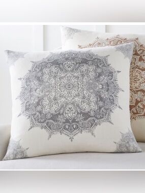 Pottery Barn Erica Medallion Pillow Cover Light Grey NWT,  neutral